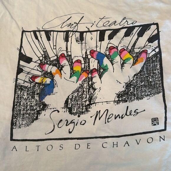 VINTAGE Sergio Mendes Piano Keys Altos De Chavon Tee - Picture 7 of 12